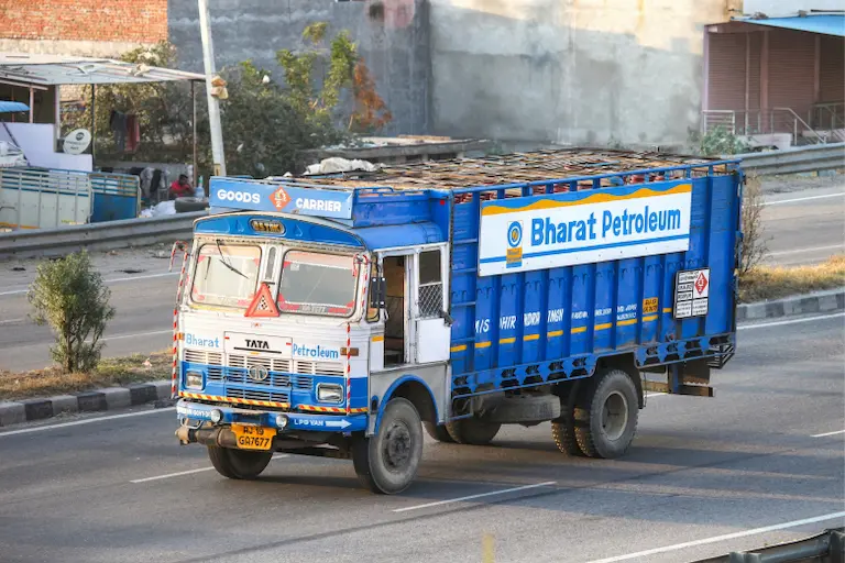 Blue Truck with bharat cylinders means File a Complaint with Bharat Gas